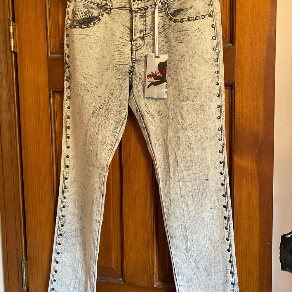 New with tags light stonewashed Sapphire red straight leg jeans with studs
